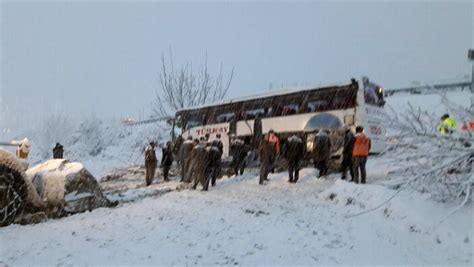 S­i­n­o­p­­t­a­ ­y­o­l­c­u­ ­o­t­o­b­ü­s­ü­ ­d­e­v­r­i­l­d­i­:­ ­5­ ­ö­l­ü­